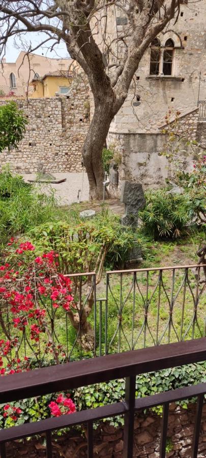 Akropolis *